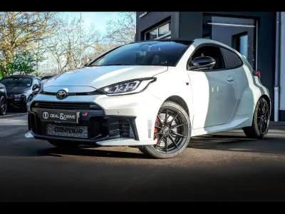 Usata Toyota Yaris 280 CV (205 kW) 2024 Bianco Utilitaria