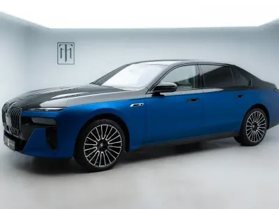 Gebraucht BMW M760 Sport Line 299 PS (219 kW) 2025 Schwarz Limousine