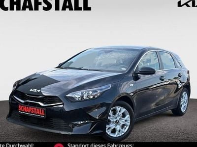 Schwarz ((1k) zilinaschwarz met.) Gebraucht 2024 Kia Ceed Comfort Kleinwagen | 20.979 € (Superpreis)