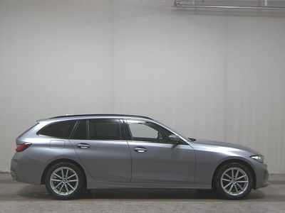 Skyscraper grau metallic Gebraucht 2022 BMW 318 Sport Line Kombi | 22.980 € (Superpreis)