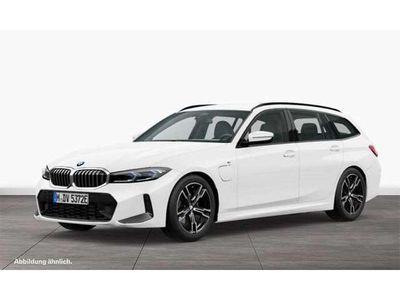Gebraucht BMW 330e M Sport 184 PS (135 kW) 2023 Alpinweiß uni Kombi