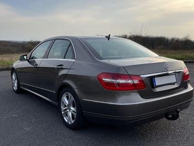 Gebraucht Mercedes E250 Avantgarde 204 PS (150 kW) 2009 Grau Limousine