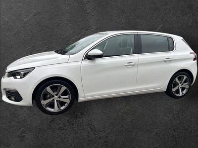 Weiß Gebraucht 2019 Peugeot 308 Allure Limousine | 14.490 € (Etwas zu teuer)