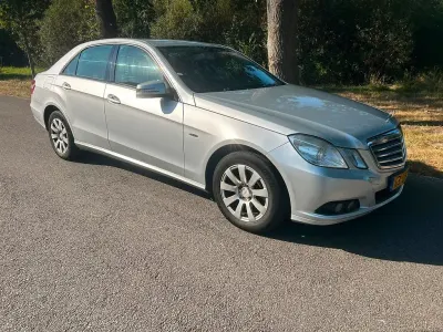 Gebraucht Mercedes E200 136 PS (100 kW) 2010 Grau Limousine