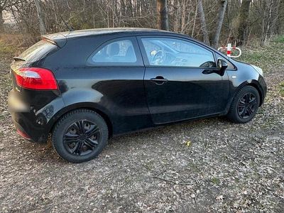 Gebraucht Kia Rio 75 PS (55 kW) 2013 Schwarz Coupé