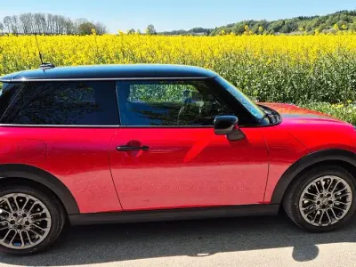 Usata Mini Cooper Classic 114 kW (156 CV) 2025 Rosso Utilitaria