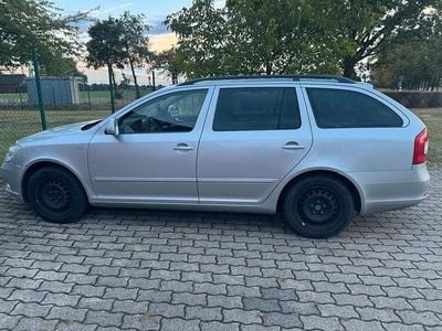 Silber Gebraucht 2012 Skoda Octavia Family Kombi | 3.000 € (Guter Preis)