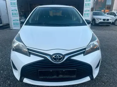 Gebraucht Toyota Yaris 69 PS (50 kW) 2015 Weiß Kleinwagen