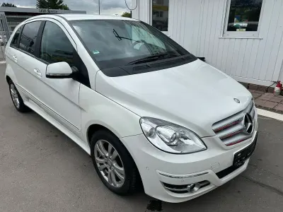 Gebraucht Mercedes B180 109 PS (80 kW) 2010 Weiß Van / Kleinbus
