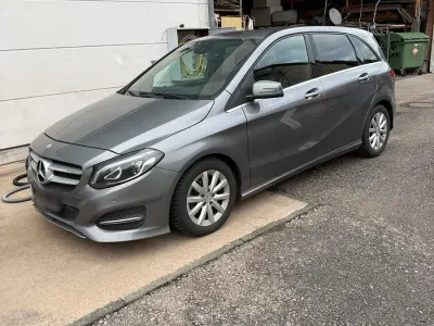 Gebraucht Mercedes B180 Edition 122 PS (89 kW) 2015 Silber Kleinwagen