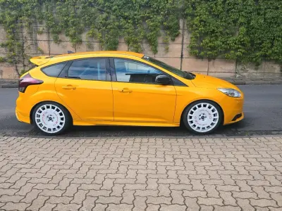Gebraucht Ford Focus ST 250 PS (183 kW) 2012 Orange Limousine