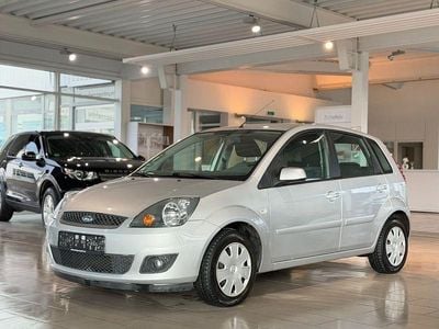 Gebraucht Ford Fiesta Style 101 PS (74 kW) 2008 Silber Kleinwagen