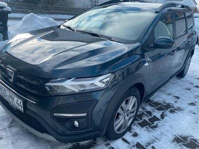 Grau Gebraucht 2022 Dacia Jogger Essentiel Van / Kleinbus | 14.599 € (Fairer Preis)