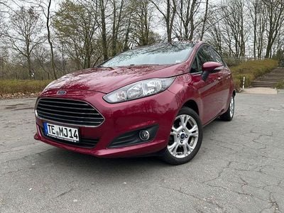 Gebraucht Ford Fiesta 82 PS (60 kW) 2014 Rot Kleinwagen