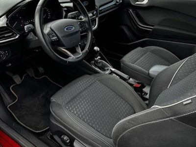 Gebraucht Ford Fiesta Titanium 101 PS (74 kW) 2018 Ruby rot (metallic) Kleinwagen