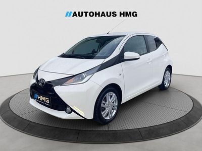 Gebraucht Toyota Aygo X-play 69 PS (50 kW) 2015 Weiß Kleinwagen