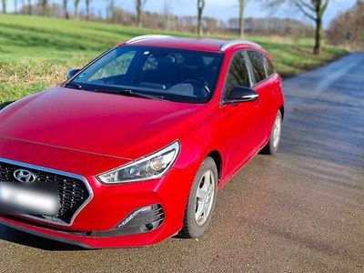Gebraucht Hyundai i30 Trend 99 PS (72 kW) 2018 Rot Kombi