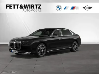 Gebraucht BMW 750e Comfort Edition 489 PS (359 kW) 2025 Saphirschwarz metallic Limousine
