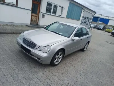 Gebraucht Mercedes C180 143 PS (105 kW) 2003 Brillantsilber  metalliclack Limousine