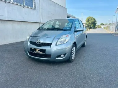 Gebraucht Toyota Yaris Life 101 PS (74 kW) 2010 Silber Kleinwagen