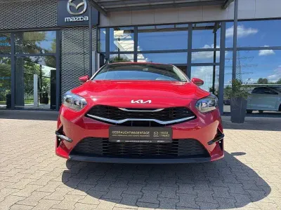 Gebraucht Kia Ceed Spirit 140 PS (102 kW) 2024 Rot Kleinwagen