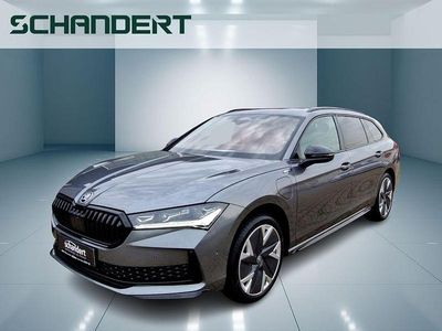 Neu Skoda Superb SportLine 204 PS (150 kW) 2025 Graphitegrau metallic Kombi