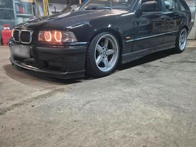 Gebraucht BMW 320 150 PS (110 kW) 1998 Schwarz Kombi