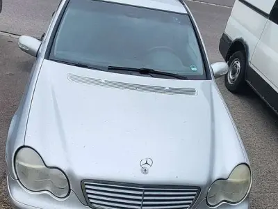Gebraucht Mercedes C220 Classic 143 PS (105 kW) 2001 Silber Limousine