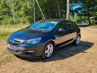 Gebraucht Opel Astra Energy 120 PS (88 kW) 2014 Schwarz Kleinwagen