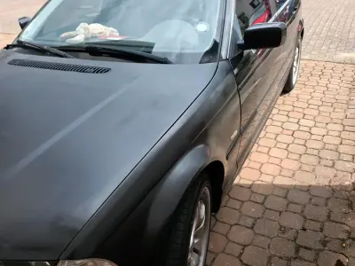 Gebraucht BMW 320 110 PS (80 kW) 2000 Schwarz Kombi