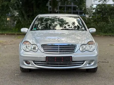 Gebraucht Mercedes C200 122 PS (89 kW) 2006 Iridiumsilber  metalliclack Limousine