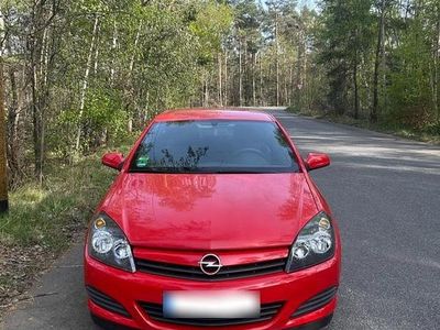 Second-hand Opel Astra GTC 105 CP (77 kW) 2005 Roșu Coupe