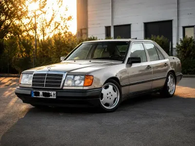 Gebraucht Mercedes E230 131 PS (96 kW) 1988 Gold Limousine