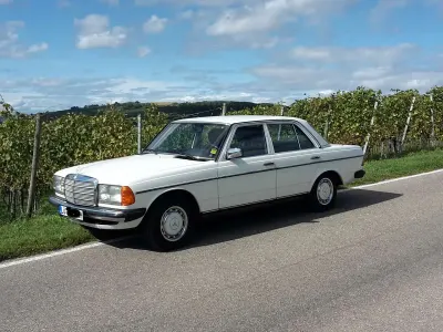 Gebraucht Mercedes 230 136 PS (100 kW) 1983 Weiß Limousine