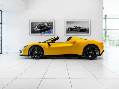 Neu Ferrari 296 829 PS (609 kW) 2025 Gelb Cabrio