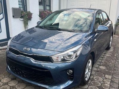 Gebraucht Kia Rio DREAM-TEAM Edition 120 PS (88 kW) 2019 Blau Limousine