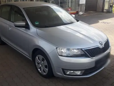 Gebraucht Skoda Rapid Ambition 90 PS (66 kW) 2016 Silber Kleinwagen