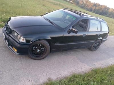 BMW 323