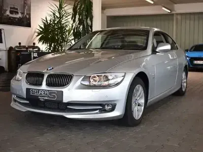 Gebraucht BMW 320 Sport Line 184 PS (135 kW) 2011 Silber Coupé
