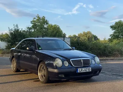 Gebraucht Mercedes E220 Classic 143 PS (105 kW) 1999 Blau Limousine