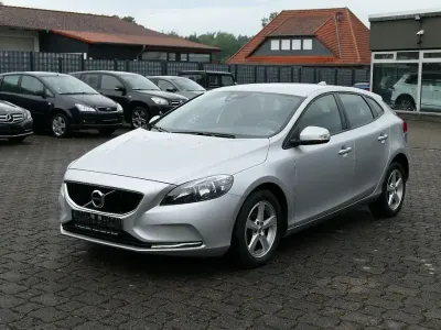 Gebraucht Volvo V40 Kinetic 120 PS (88 kW) 2017 Silber Limousine