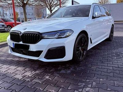 Weiß Gebraucht 2023 BMW 520 M Sport Kombi | 42.000 €