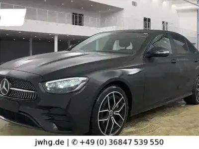 Second-hand Mercedes E300 AMG line 306 CP (225 kW) 2022 Negru Berlinǎ