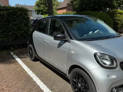 Gebraucht Smart ForFour Passion 71 PS (52 kW) 2015 Silber Kleinwagen