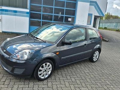 Begagnad Ford Fiesta 80 HK (58 kW) 2007 Grå Halvkombi