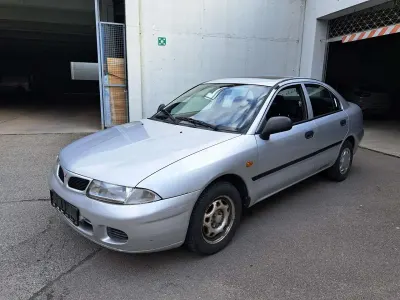 Gebraucht Mitsubishi Carisma 90 PS (66 kW) 2000 Grau Limousine