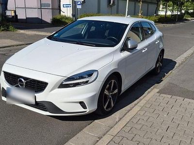 Begagnad Volvo V40 R-Design 152 HK (111 kW) 2019 Vit Sedan