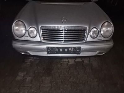 Mercedes E200