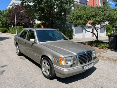 Gebraucht Mercedes E300 143 PS (105 kW) 1989 Gold Limousine