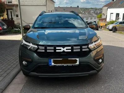 Gebraucht Dacia Jogger Extreme 140 PS (102 kW) 2023 Grün Van / Kleinbus